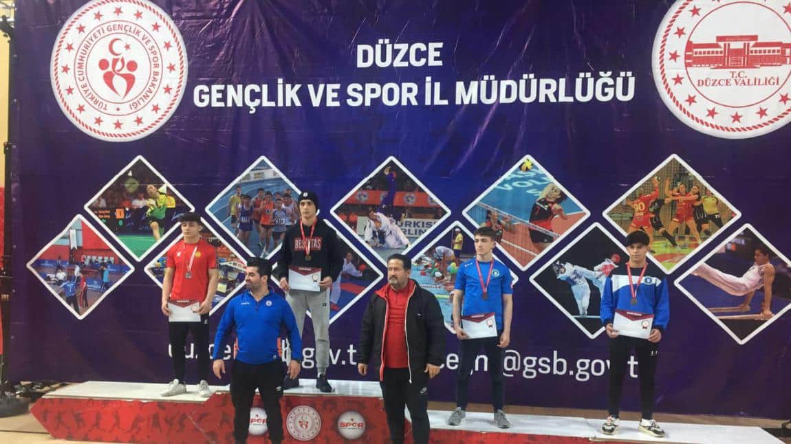 Güreş Yıldızlar Kursuna (15-17) katılan sporcularımız Türkiye şampiyonası yolunda..